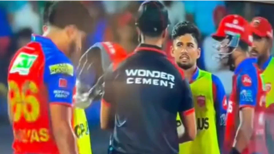 VIDEO - श्रेयस अय्यर और शशांक सिंह के बीच मैदान पर हुई तीखी बहस